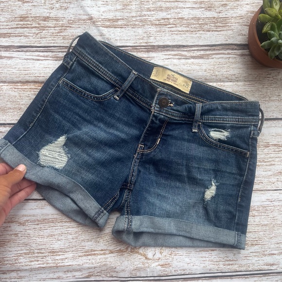 Hollister Distressed Low Rise Jean Shorts Size 1 - Picture 2 of 4